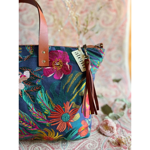 Atenti Handmade Purse