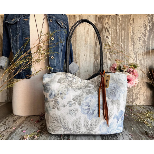 Atenti Handmade Purse