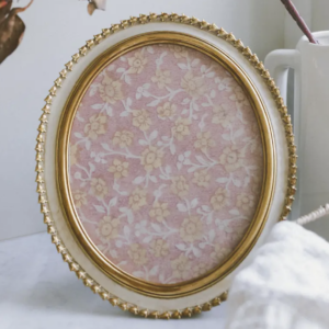 8x10 Cream & Gold Oval Frame