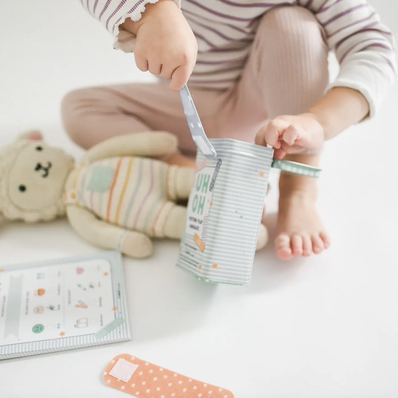 Pretend Play Bandages & Bandaid Tin